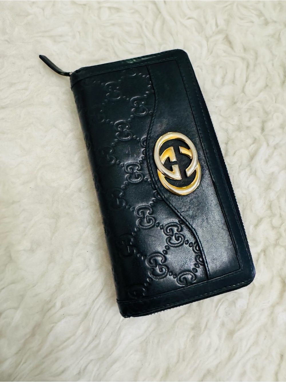 Gucci Guccisima Black Leather Embossed GG Round Zip Wallet - Picture 5 of 15